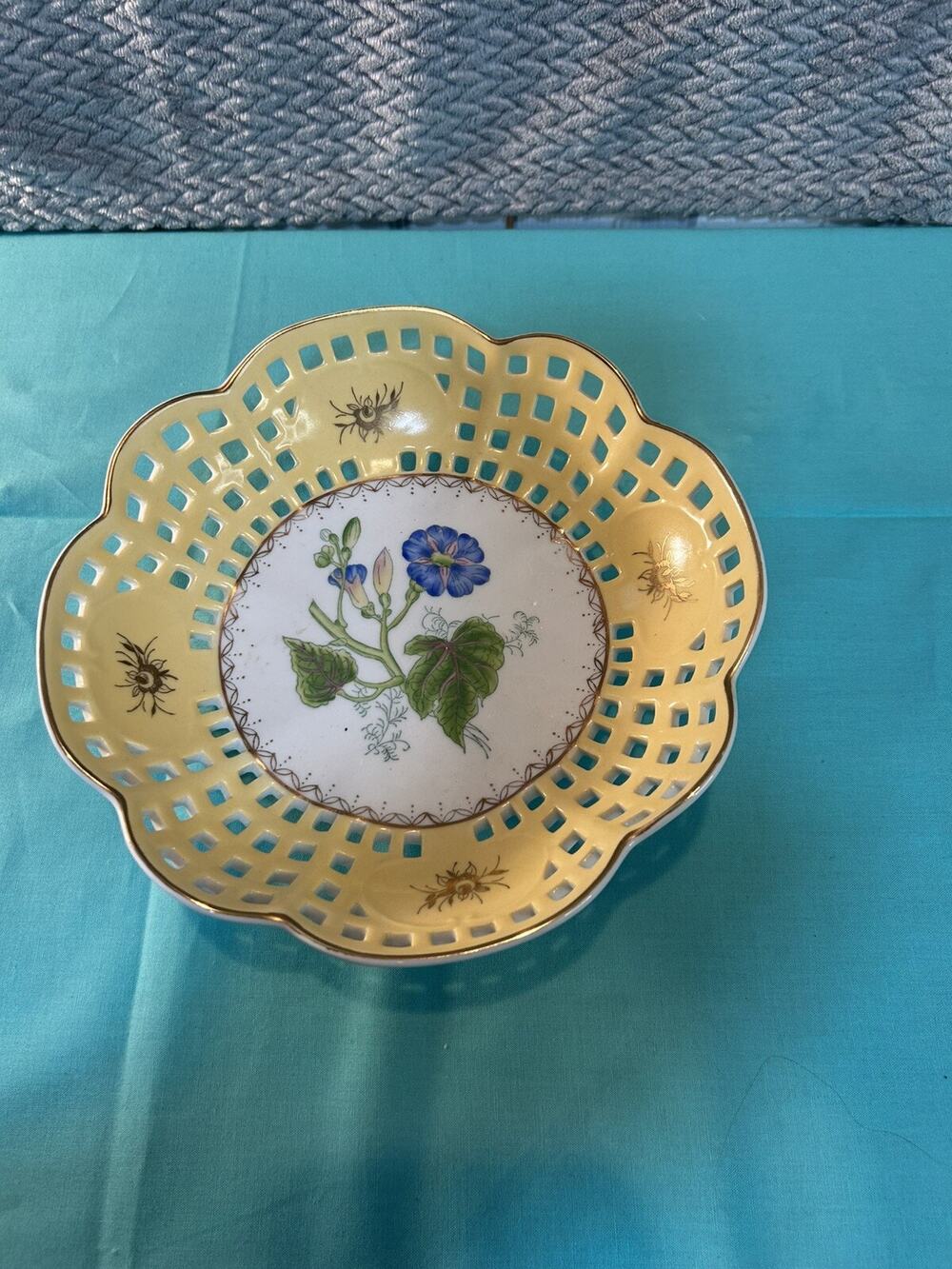 Andrea Sadek English Garden Eyelet Gold Accent Footed Fruit Serving Bowl 9"